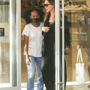 Angelina Jolie sa kćeri u šopingu