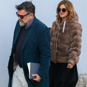 Ella Dvornik i Charles Pearce na sudu