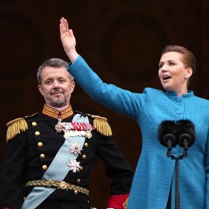 Danski kralj Frederik i premijerka Mette Frederiksen