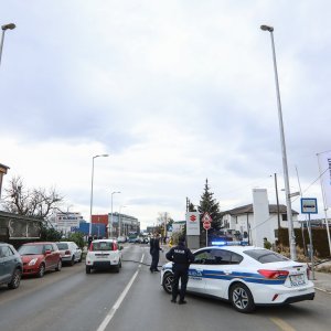 Teretni vlak na Samoborskoj cesti zahvatio električne vodove, promet obustavljen