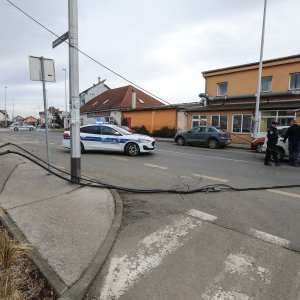 Teretni vlak na Samoborskoj cesti zahvatio električne vodove, promet obustavljen