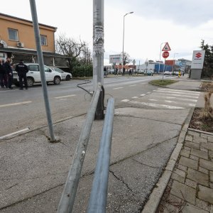 Teretni vlak na Samoborskoj cesti zahvatio električne vodove, promet obustavljen