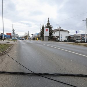 Teretni vlak na Samoborskoj cesti zahvatio električne vodove, promet obustavljen