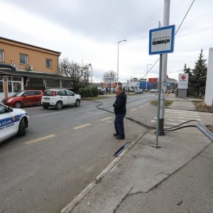 Teretni vlak na Samoborskoj cesti zahvatio električne vodove, promet obustavljen