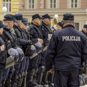 Prosvjed protiv molitelja u Zagrebu