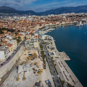 Pogled iz zraka na sravnjeni hotel Marjan u Splitu