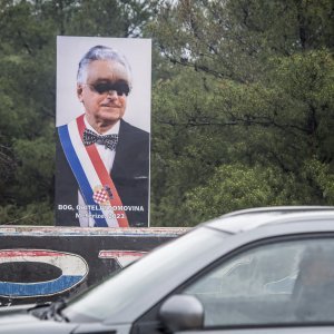 Nepoznati počinitelji išarali sliku Franje Tuđmana u šibenskom naselju Meterize