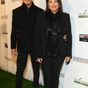 Pierce Brosnan i Keely Shaye Smith