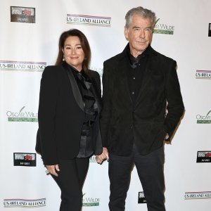 Pierce Brosnan i Keely Shaye Smith