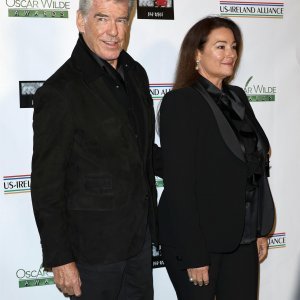 Pierce Brosnan i Keely Shaye Smith