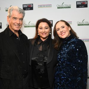 Pierce Brosnan i Keely Shaye Smith