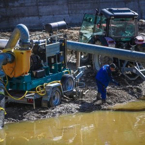 Čišćenje jezera oko Trakošćana od mulja