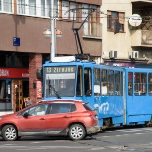 Na križanju Savske ulice ii Ulice Grada Vukova sudar ZET-ovog tramvaja i osobnog automobila