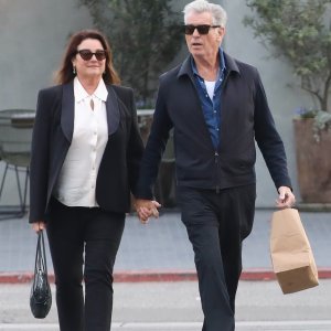 Pierce Brosnan i Keely Shaye Smith