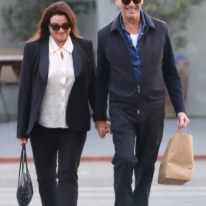 Pierce Brosnan i Keely Shaye Smith