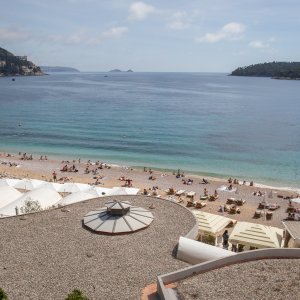 Počela sezona kupnja, plaža Banje, Dubrovnik