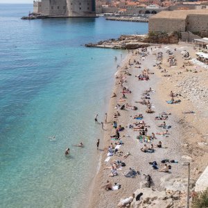 Počela sezona kupnja, plaža Banje, Dubrovnik