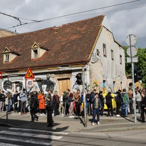 U redovima se čekalo ispred birališta i u popodnevnim satima