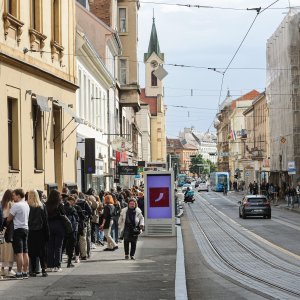 U redovima se čekalo ispred birališta i u popodnevnim satima