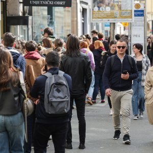 U redovima se čekalo ispred birališta i u popodnevnim satima