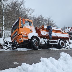 Ralica je zapela u snijegu na Platku