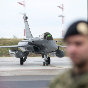 Borbeni avioni Rafale parkirani u Zračnoj luci Zagreb