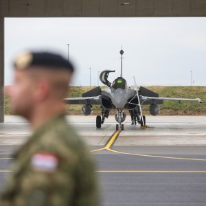 Borbeni avioni Rafale parkirani u Zračnoj luci Zagreb