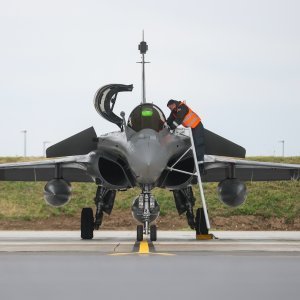 Borbeni avioni Rafale parkirani u Zračnoj luci Zagreb