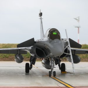 Borbeni avioni Rafale parkirani u Zračnoj luci Zagreb