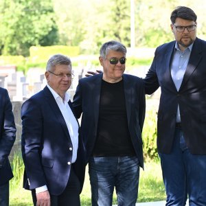 Delegacija SDP-a položila vijenac na Mirogoju