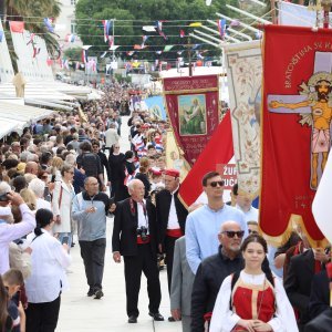 Svečana procesija i sveta misa u čast svetog Duje u Splitu