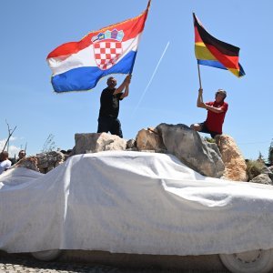 Spomenik Mercedesu