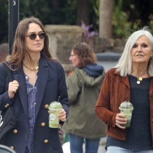 Keira Knightley i Sharman Macdonald