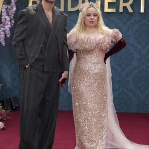 Luke Newton i Nicola Coughlan