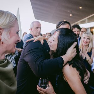 Tea Tulić prima čestitke kolega finalista