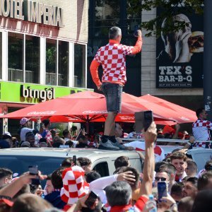 Hrvatski navijači prije utakmice Hrvatska - Albanija