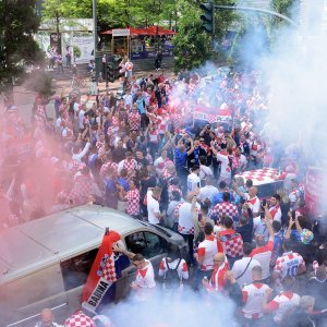 Hrvatski navijači prije utakmice Hrvatska - Albanija