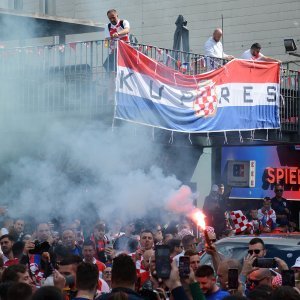 Hrvatski navijači prije utakmice Hrvatska - Albanija