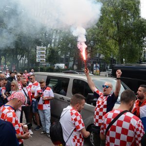 Hrvatski navijači prije utakmice Hrvatska - Albanija