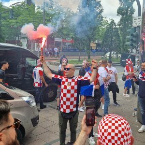 Hrvatski navijači prije utakmice Hrvatska - Albanija