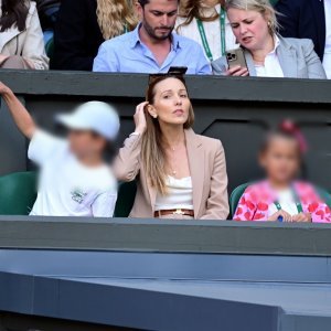 Jelena Đoković s djecom na Wimbledonu