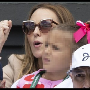 Jelena Đoković s djecom na Wimbledonu