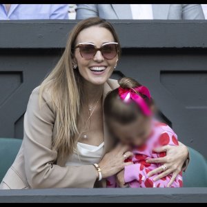 Jelena Đoković s djecom na Wimbledonu