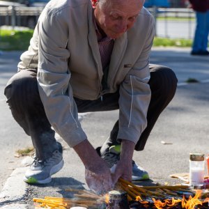 Novosađani pale svijeće za žrtve nezapamćene tragedije
