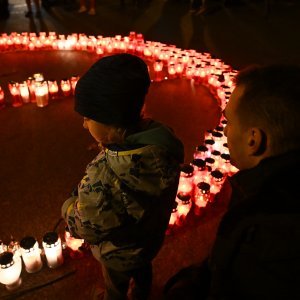 Građani pale svijeće na školskom igralištu OŠ Prečko