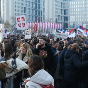 Studenti s građanima i dalje blokiraju Most slobode u Novom Sadu