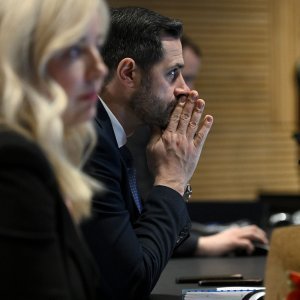 Žene u Vladi dočekao buket cvijeća