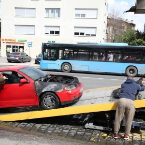 Zapalio se automobil