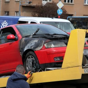 Zapalio se automobil