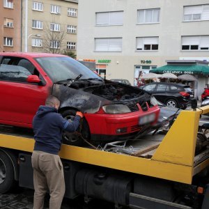 Zapalio se automobil
